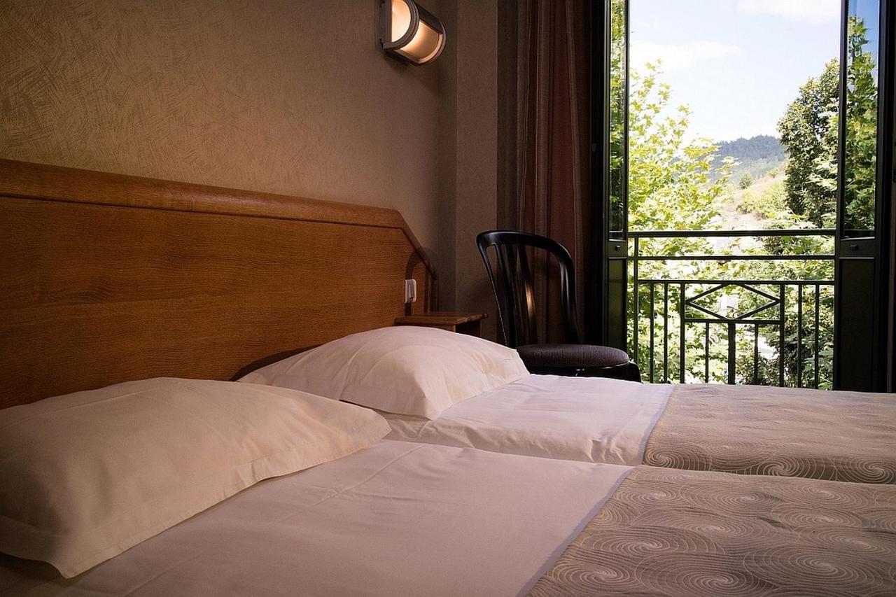 Logis Hotel Restaurant Le Mont Aigoual Меруес Екстериор снимка