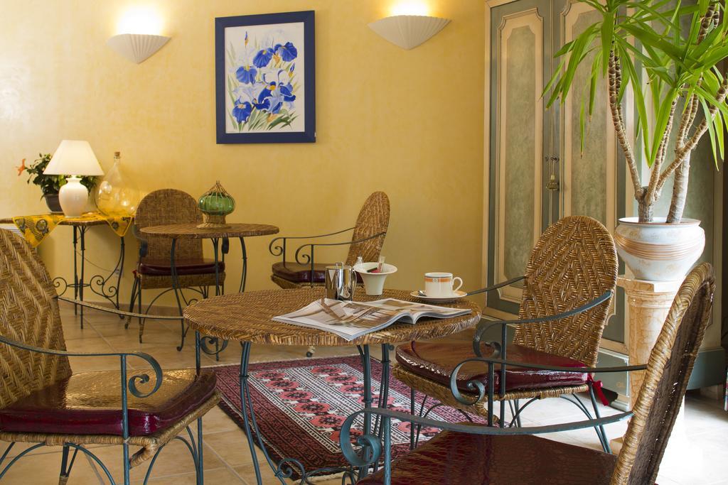 Logis Hotel Restaurant Le Mont Aigoual Меруес Екстериор снимка