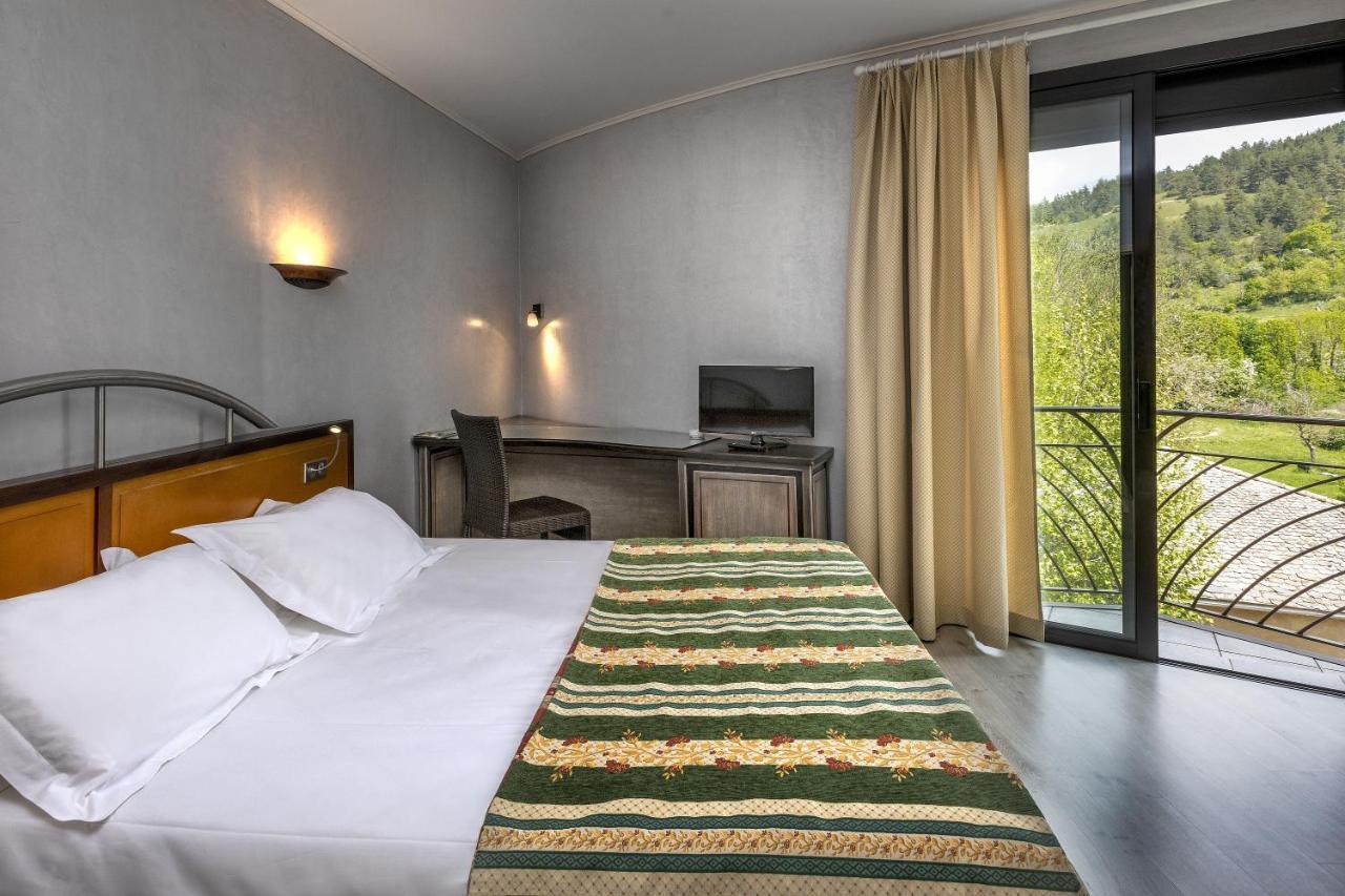 Logis Hotel Restaurant Le Mont Aigoual Меруес Екстериор снимка