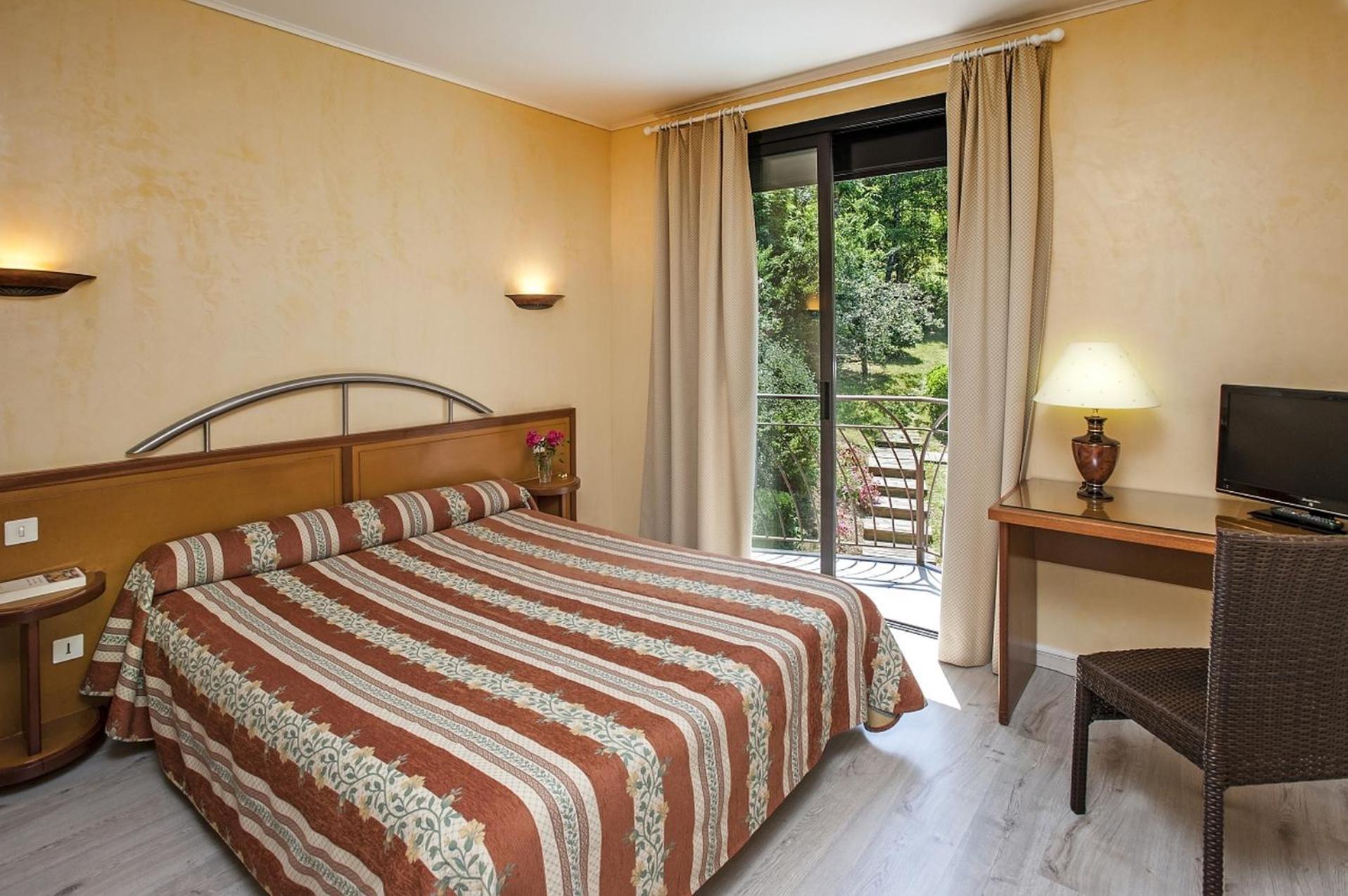 Logis Hotel Restaurant Le Mont Aigoual Меруес Екстериор снимка