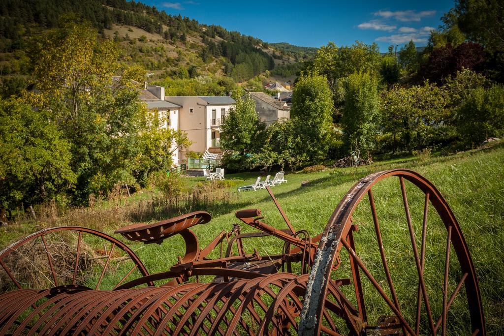Logis Hotel Restaurant Le Mont Aigoual Меруес Екстериор снимка