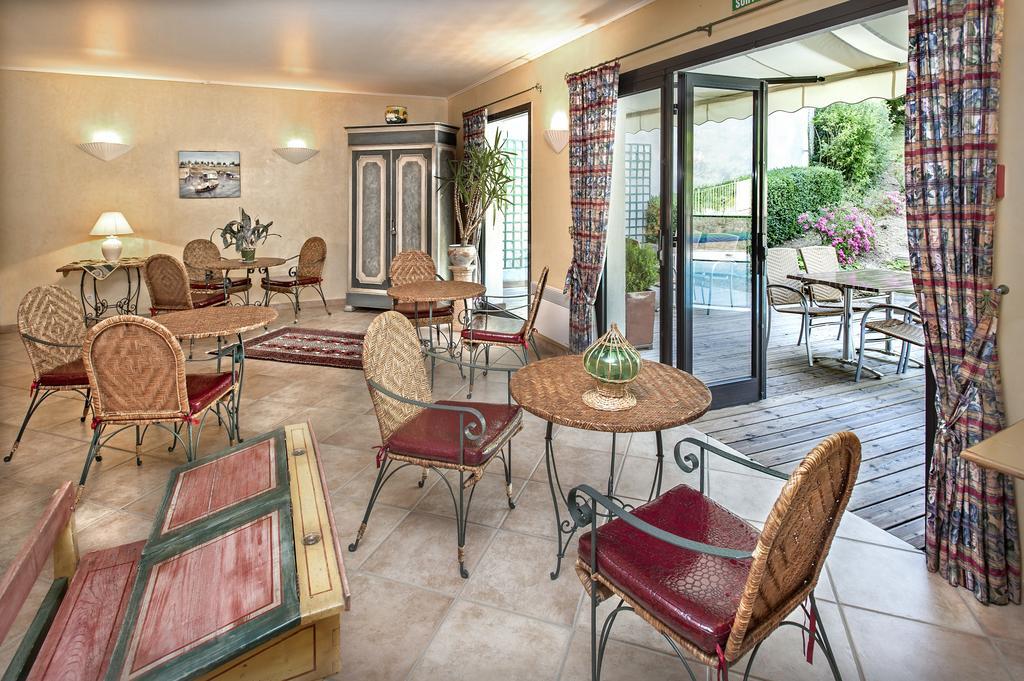 Logis Hotel Restaurant Le Mont Aigoual Меруес Екстериор снимка