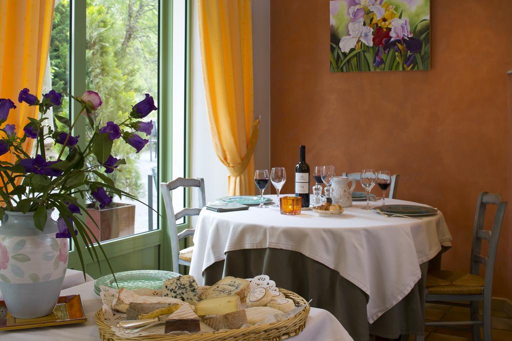 Logis Hotel Restaurant Le Mont Aigoual Меруес Екстериор снимка