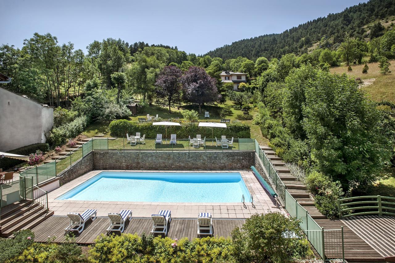 Logis Hotel Restaurant Le Mont Aigoual Меруес Екстериор снимка