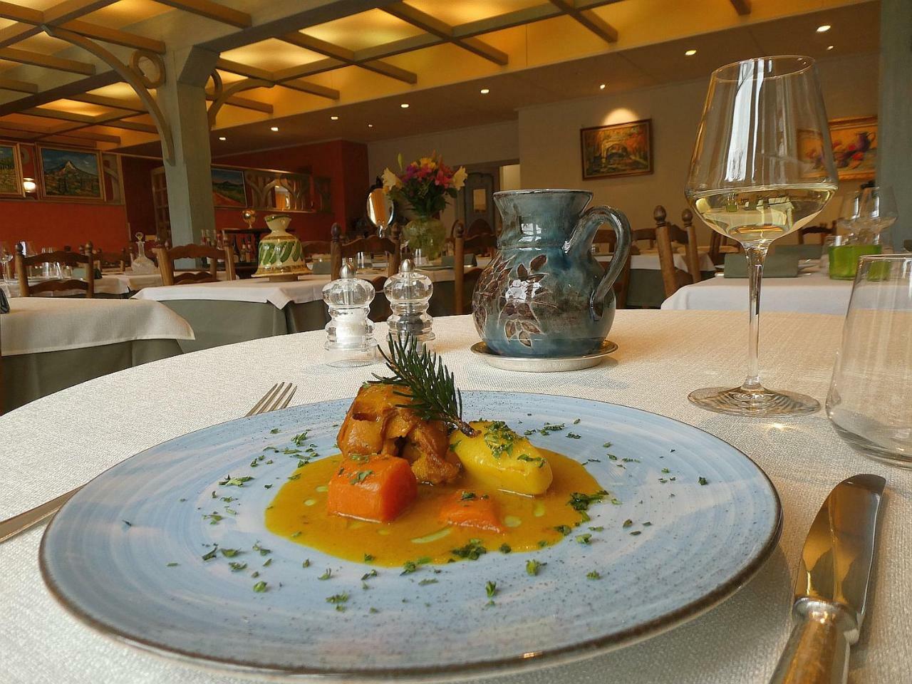 Logis Hotel Restaurant Le Mont Aigoual Меруес Екстериор снимка